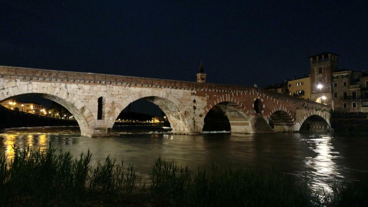 Appartamento Al Teatro Romano Verona Eksteriør billede